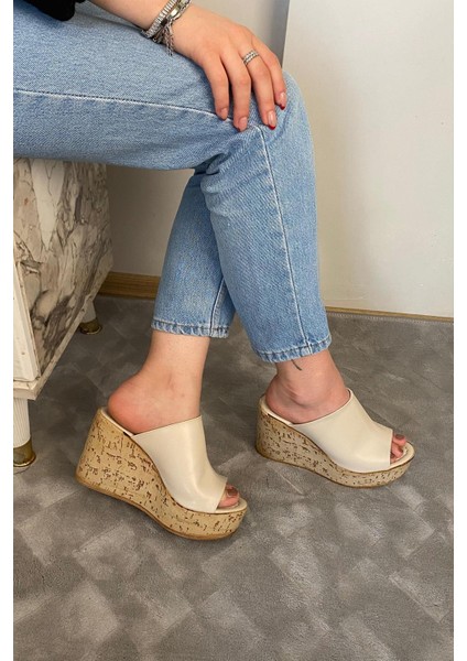 Kadın Holi Krem Cilt 10 cm Tolgulu Mantar Taban Terlik K-920 fırsatları