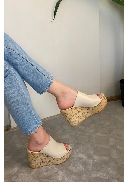 Kadın Holi Krem Cilt 10 cm Tolgulu Mantar Taban Terlik K-920 indirimleri