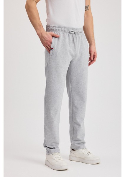 Gri Erkek Fermuarlı Cepli Nakış Detaylı Düz Paça Rahat Kesim Günlük Eşofman Altı modelleri