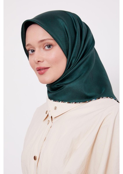 Zümrüt Benekli Twill Ipek Eşarp modelleri