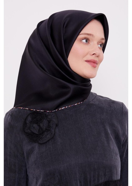 Siyah Benekli Twill Ipek Eşarp modelleri