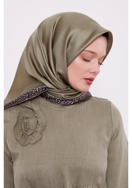 Yeşil Leopar Desen Twill Ipek Eşarp