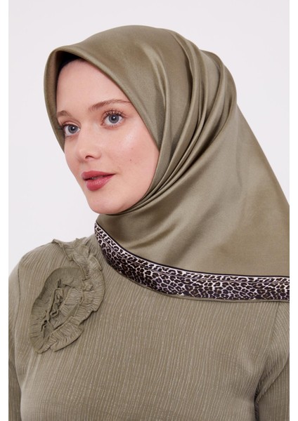 Yeşil Leopar Desen Twill Ipek Eşarp modelleri