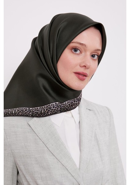 Haki Şerit Leopar Desen Twill İpek Eşarp modelleri