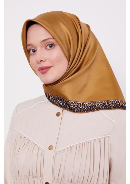 Gold Şerit Leopar Desen Twill İpek Eşarp