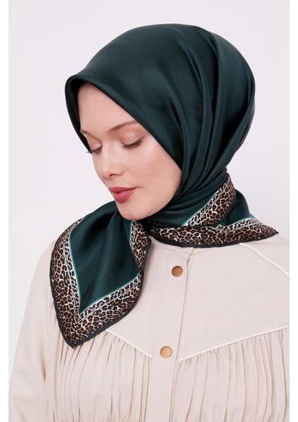 Zümrüt Şerit Leopar Desen Twill İpek Eşarp