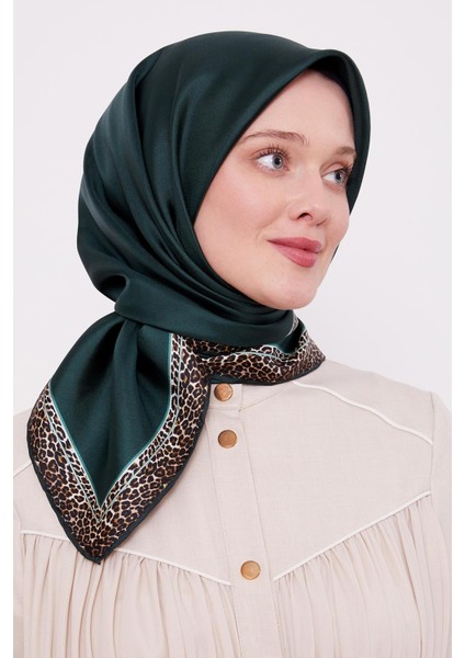Zümrüt Şerit Leopar Desen Twill İpek Eşarp fiyatları