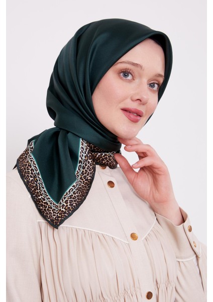 Zümrüt Şerit Leopar Desen Twill İpek Eşarp modelleri
