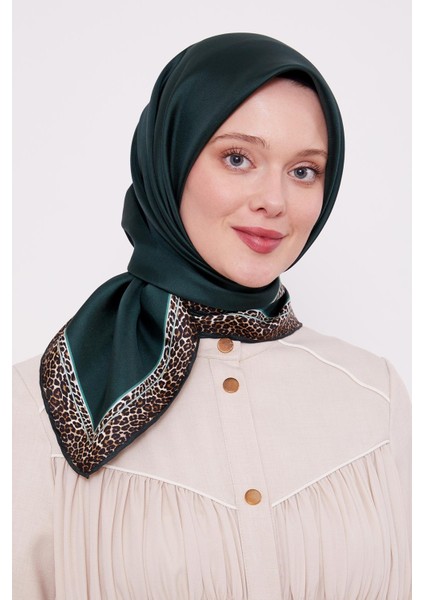 Zümrüt Şerit Leopar Desen Twill İpek Eşarp fırsatları
