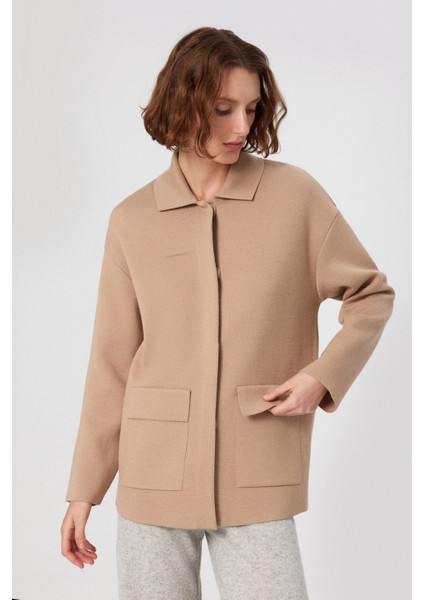 Bej Gömlek Yaka Cep Detaylı Kadın Ceket