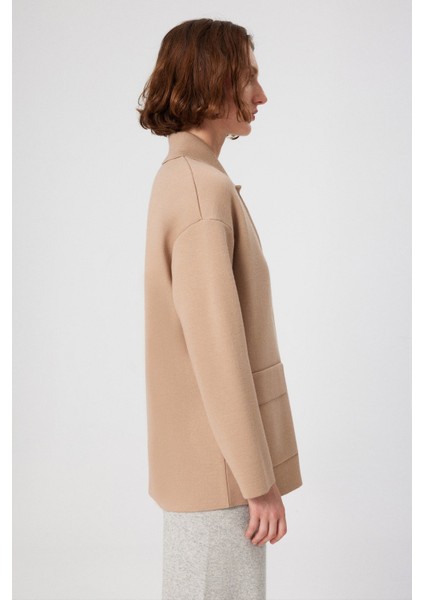 Bej Gömlek Yaka Cep Detaylı Kadın Ceket modelleri