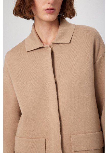 Bej Gömlek Yaka Cep Detaylı Kadın Ceket fırsatları