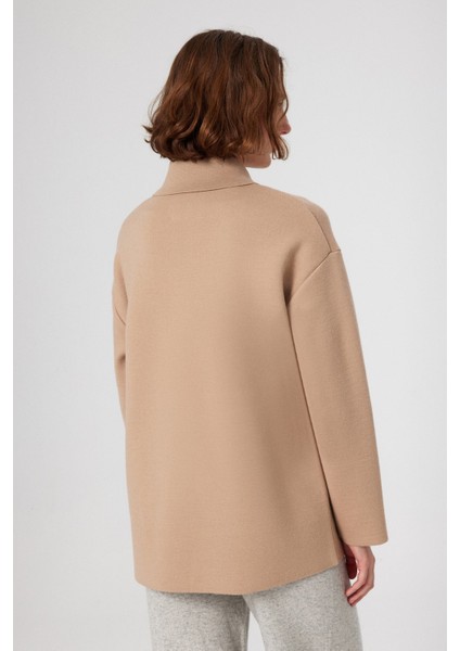 Bej Gömlek Yaka Cep Detaylı Kadın Ceket indirimleri