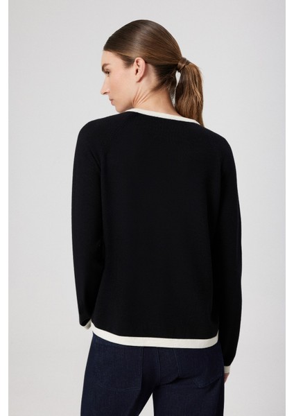 Siyah Beyaz Gül Aplikeli Kadın Hırka fırsatları