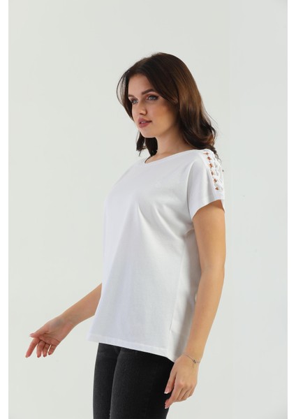 Beyaz Omuz Örgülü Kadın Tişört