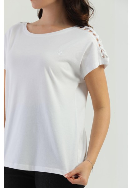 Beyaz Omuz Örgülü Kadın Tişört fırsatları