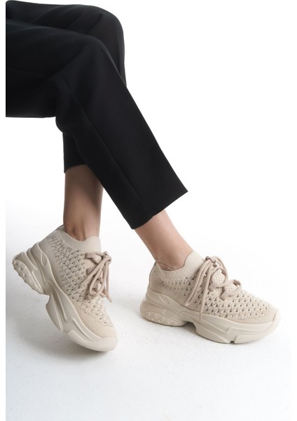 Siyah Yüksek Taban Rahat Yumuşak Parlak Şerit Detaylı Kadın Günlük Spor Yürüyüş Ayakkabısı Sneaker