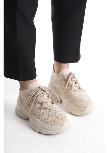 Siyah Yüksek Taban Rahat Yumuşak Parlak Şerit Detaylı Kadın Günlük Spor Yürüyüş Ayakkabısı Sneaker