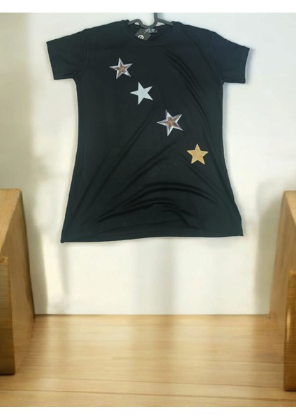 Siyah Yıldız Baskılı Kısa Kollu Tshirt modelleri