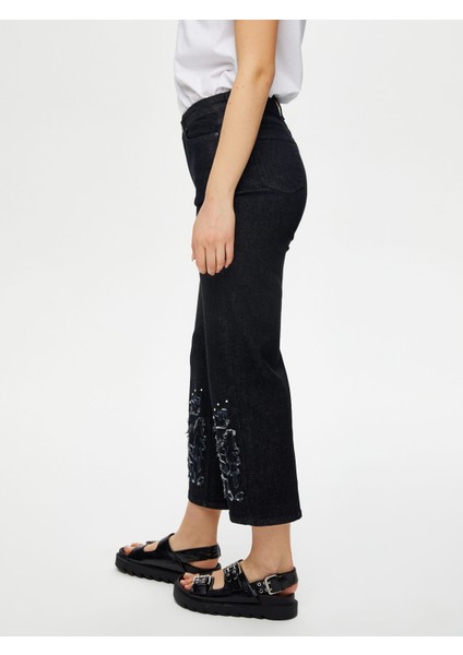 Paçası Trok ve Patch Detaylı Jean Pantolon S25JPN012 modelleri