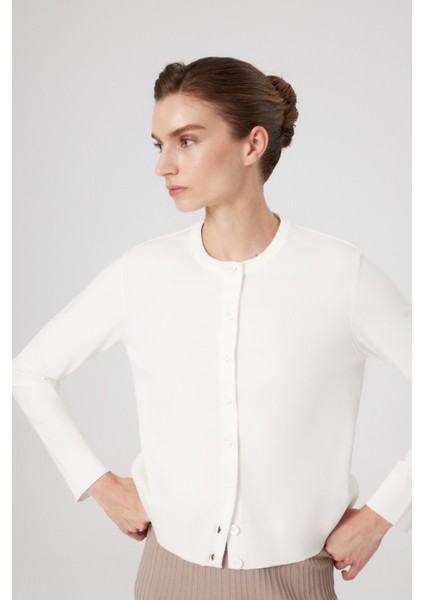 Ekru Düğme Detaylı Kadın Hırka