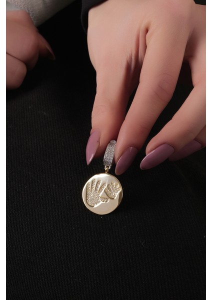 925 Ayar Gümüş, Gold ve Rodyum Kaplamalı Anne ve Bebek Eli Tasarım Beyaz Taşlı Charm Kolye Ucu,