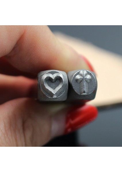 Yıldız Stili Dıy Oyma Çapraz Yıldız Kalp Takı Damgalama Alfabe Logosu Çelik Pullar Kalıp Işaretleme Aracı Yumruk Kalıp Deri Yüzük Bilezik (Yurt Dışından) modelleri