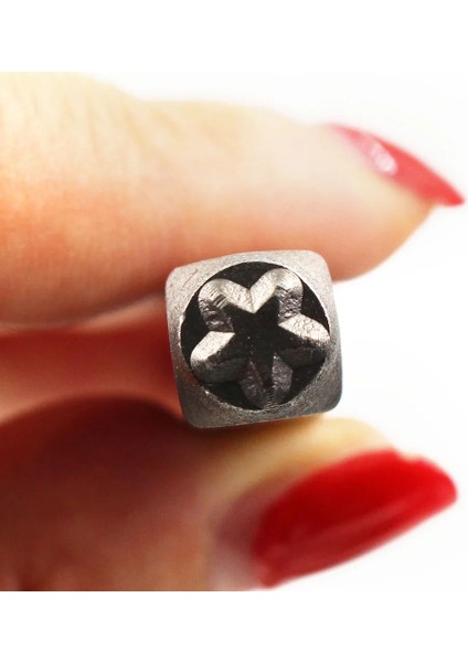 Yıldız Stili Dıy Oyma Çapraz Yıldız Kalp Takı Damgalama Alfabe Logosu Çelik Pullar Kalıp Işaretleme Aracı Yumruk Kalıp Deri Yüzük Bilezik (Yurt Dışından) fırsatları