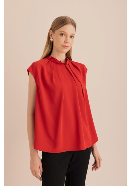 Pile Detaylı Dokuma Kolsuz Bluz