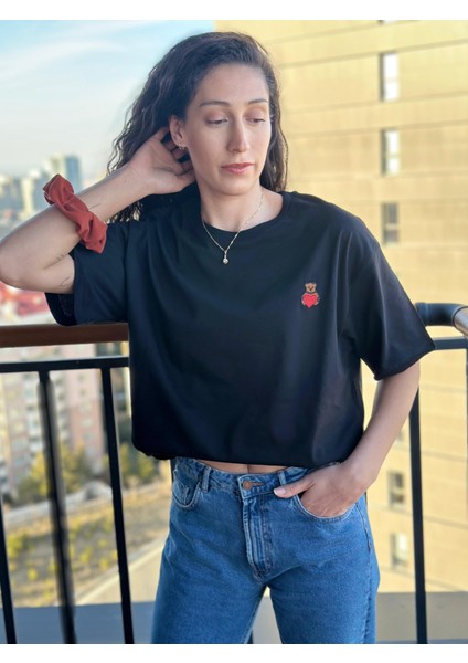 Minimal Nakış Ayıcıklı Oversize Tişört