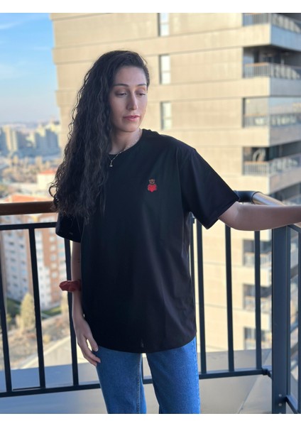 Minimal Nakış Ayıcıklı Oversize Tişört