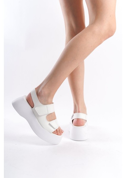 Beyaz Cilt Yüksek Taban Çift Cırtlı Iki Şeritli Yazlık Kadın Dolgu Topuklu Sandalet modelleri