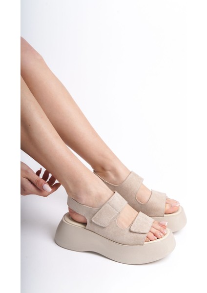 Krem Süet Yüksek Taban Çift Cırtlı Iki Şeritli Yazlık Kadın Dolgu Topuklu Sandalet fırsatları