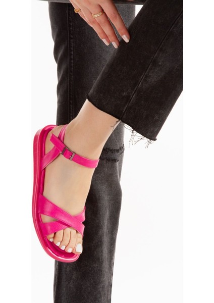 Fuşya Çarpaz Iki Şeritli Alçak Tabanlı Tokalı Kadın Yazlık Sandalet fiyatları