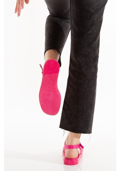 Fuşya Çarpaz Iki Şeritli Alçak Tabanlı Tokalı Kadın Yazlık Sandalet fırsatları