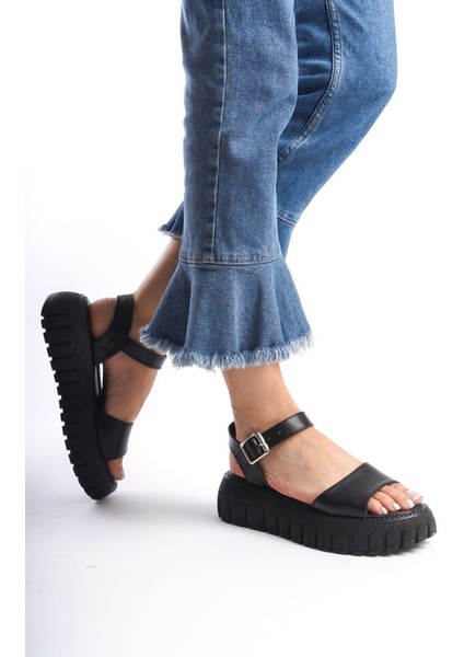 Siyah Yüksek Yumuşak Taban Tokalı Kalın Şeritli Yazlık Sandalet fırsatları