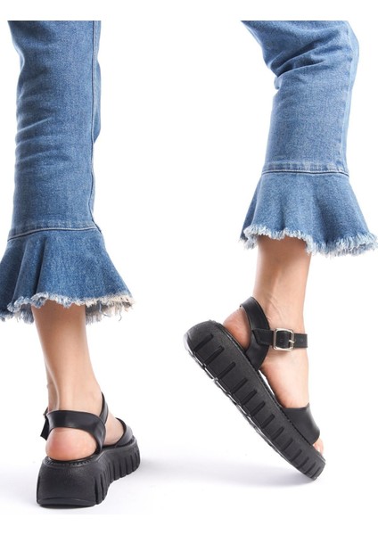 Siyah Yüksek Yumuşak Taban Tokalı Kalın Şeritli Yazlık Sandalet indirimleri