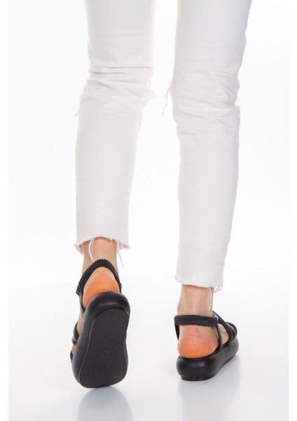 Siyah Yumuşak Taban Lastikli Ince Puf Şeritli Bayan Yazlık Sandalet indirimleri