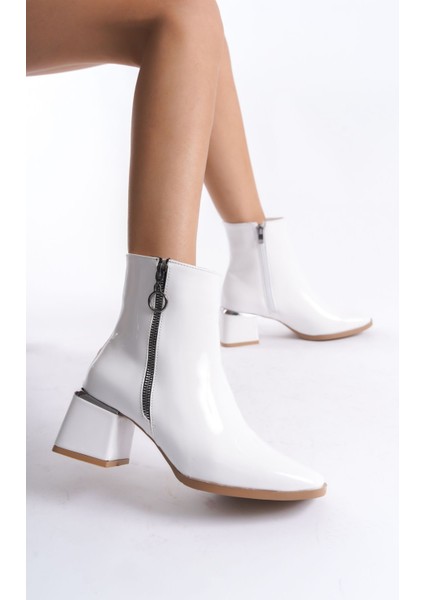 Parlak Rugan Fermuarlı Topukta Detaylı Kısa Sade Klasik Bot Bootie