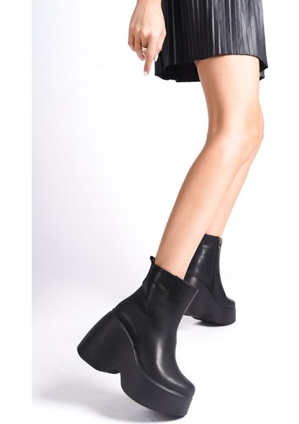 Siyah Deri Görünümlü Cilt Yandan Fermuarlı Yüksek Dolgu Topuklu Mevsimlik Kadın Kısa Bot Bootie fiyatları