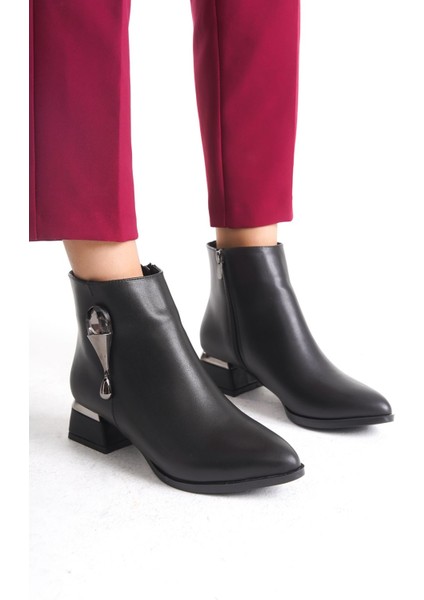Kısa Topuklu Fermuarlı Metalli Taş Detaylı Kadın Bot Bootie modelleri
