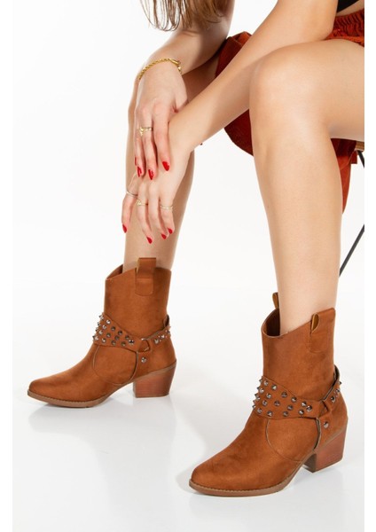 El Yapımı Sivri Metal Detaylı Taba Topuklu Süet Kadın Kısa Çekme Kovboy Bot Bootie modelleri