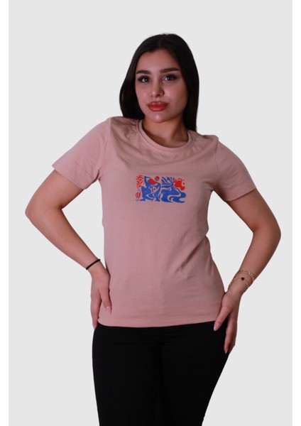 Mavi-Kırmızı Kova Baskı Bej Kadın T-Shirt Model 4