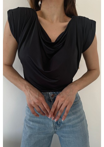 Kadın Siyah Degaje Yaka Vatkalı Yumuşak Dokulu Yazlık Crop Bluz fiyatları