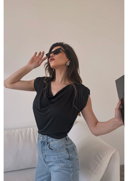 Kadın Siyah Degaje Yaka Vatkalı Yumuşak Dokulu Yazlık Crop Bluz modelleri