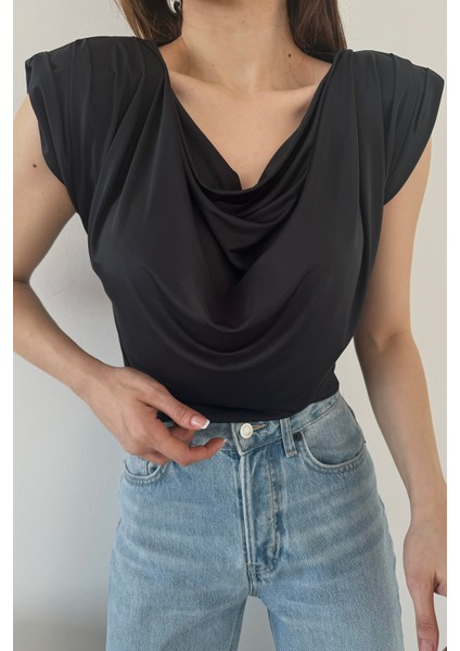Kadın Siyah Degaje Yaka Vatkalı Yumuşak Dokulu Yazlık Crop Bluz fırsatları