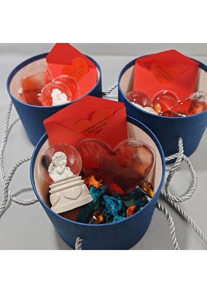 Zarif Tasarım, Unutulmaz Anlar - Romantik Hediye Kutusu - Melekli, Kalpli, Gül Yapraklı