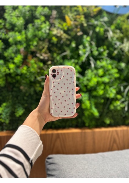 Apple iPhone 12 Uyumlu Koruyucu Kırmızı Kalp Desenli Şık Silikon Kılıf