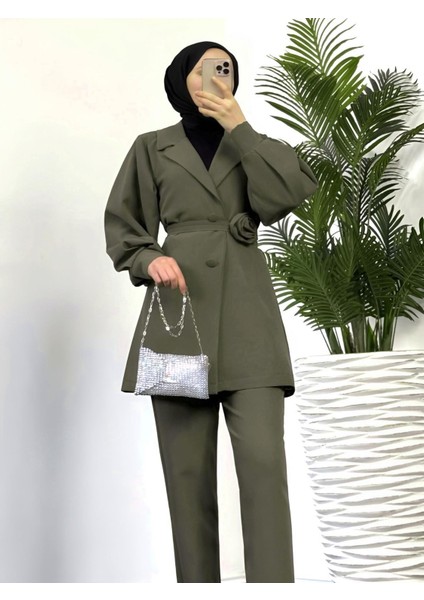 Kemeri Gül Detaylı Kruvaze Yaka Ceket Pantolon Takım fiyatları