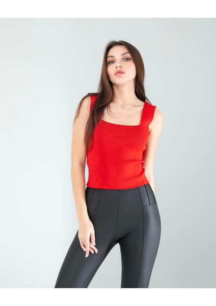 Kırmızı Kare Yaka Kalın Askı Triko Crop Bluz